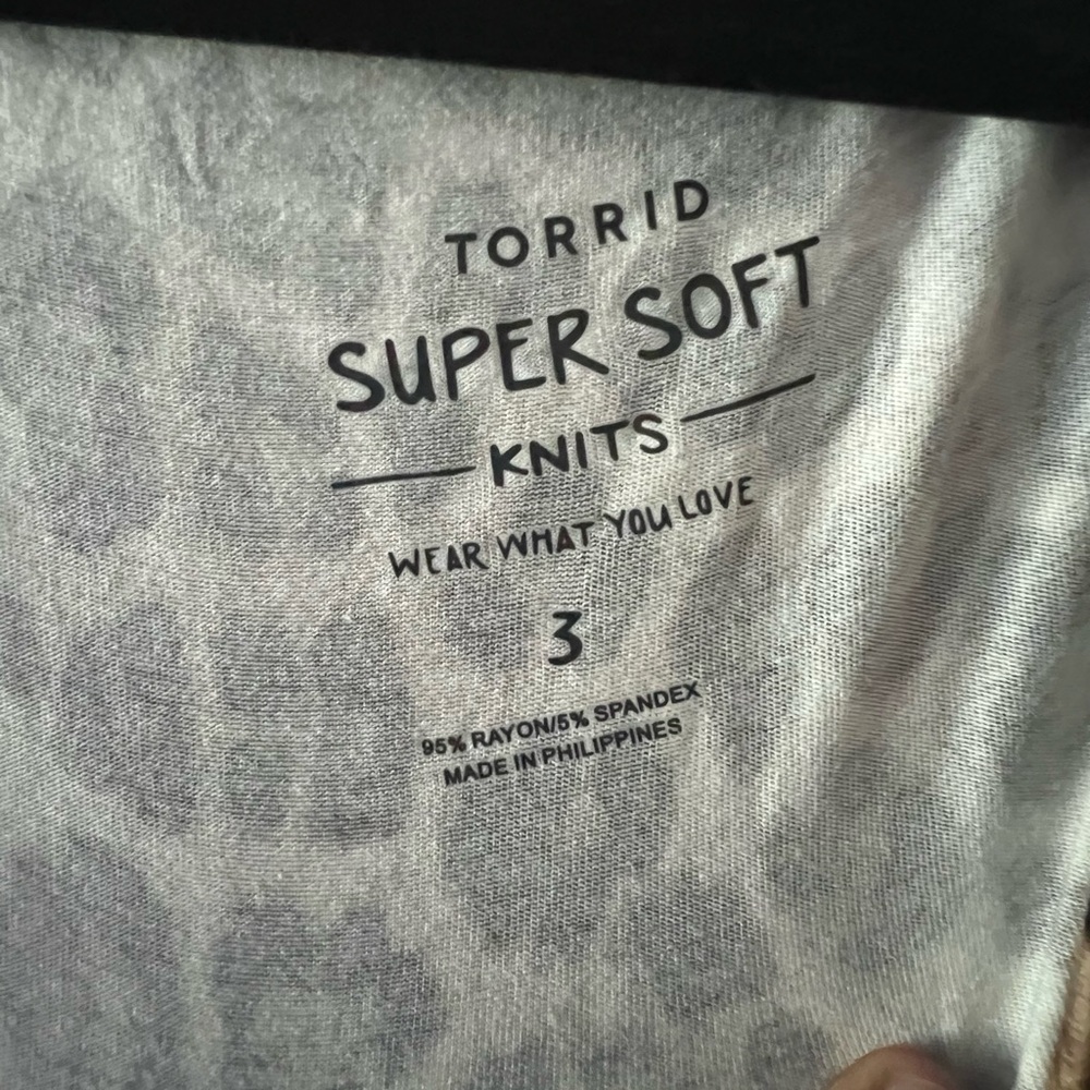 Torrid Super Soft Scoop Neck Fit And Flare Long Sleeve Top - Picture 8 of 9